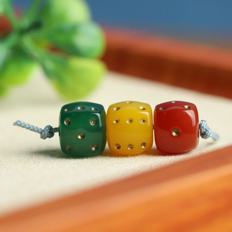 原矿8-10mm骰子红绿灯盐源玛瑙非洲翠玛瑙川料樱桃红精工文玩配珠