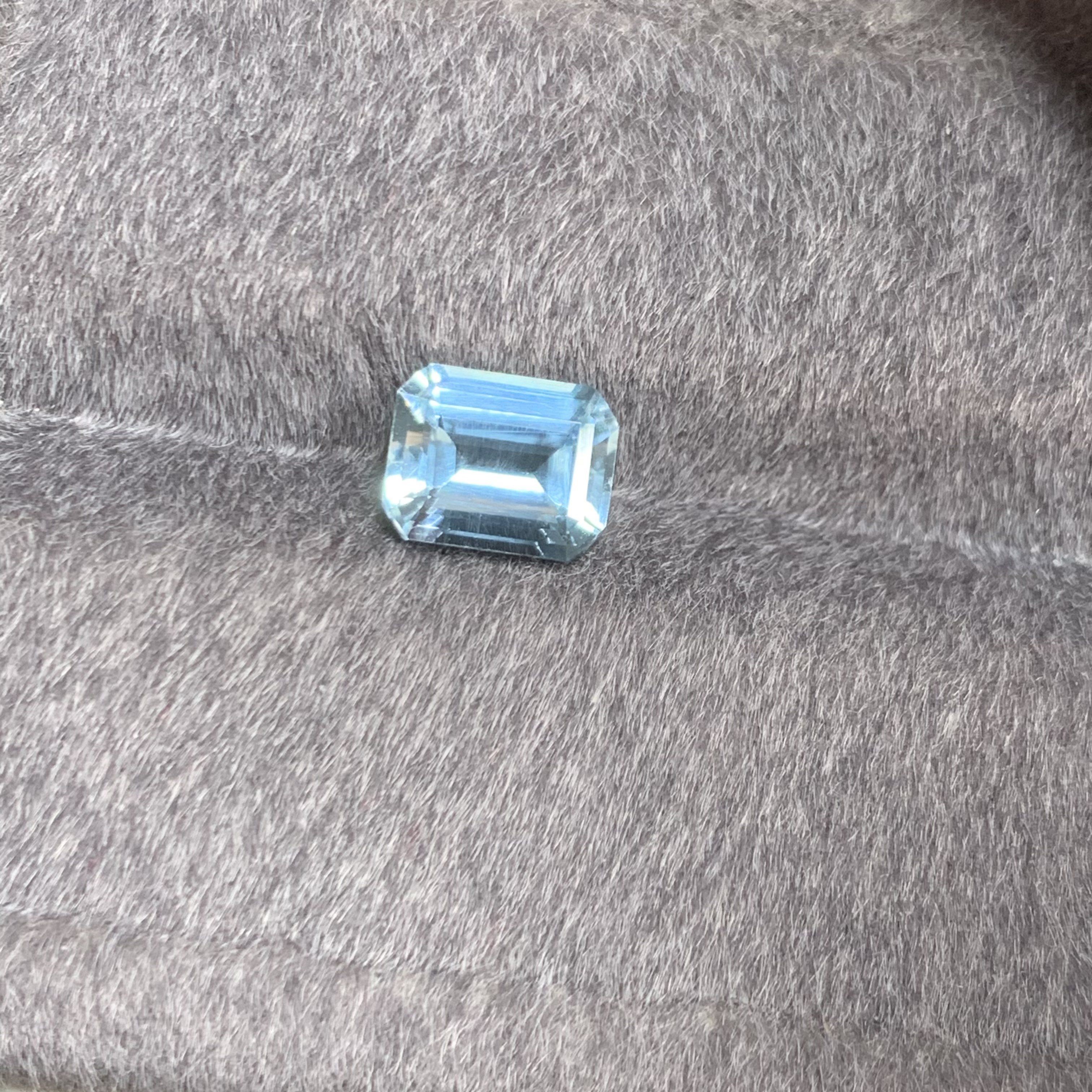 2.17克拉天然圣玛利亚海蓝宝裸石干净玻璃体爆闪满火彩带国际证书