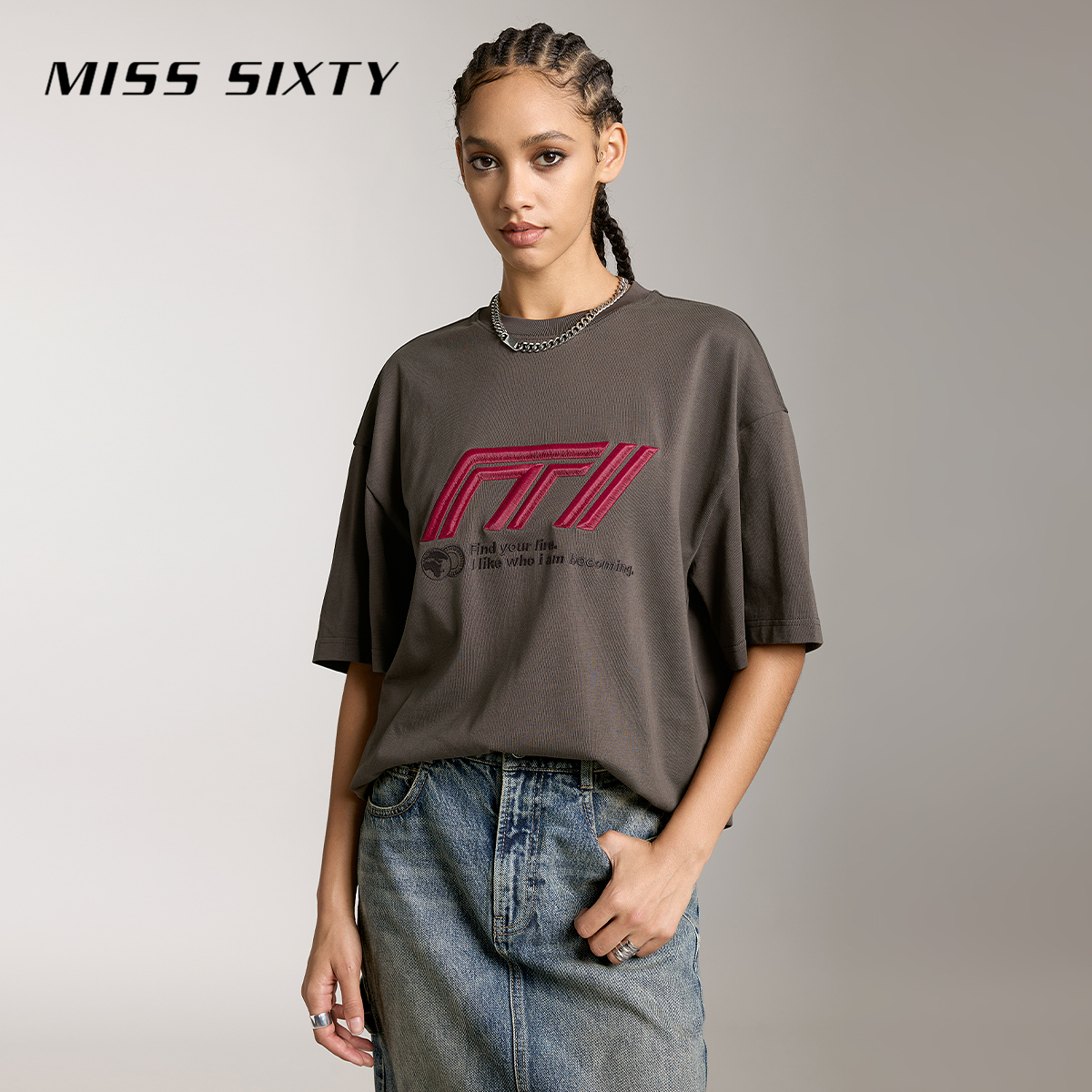 Miss Sixty短袖T恤女圆领宽松中长绣花赛车风休闲百搭