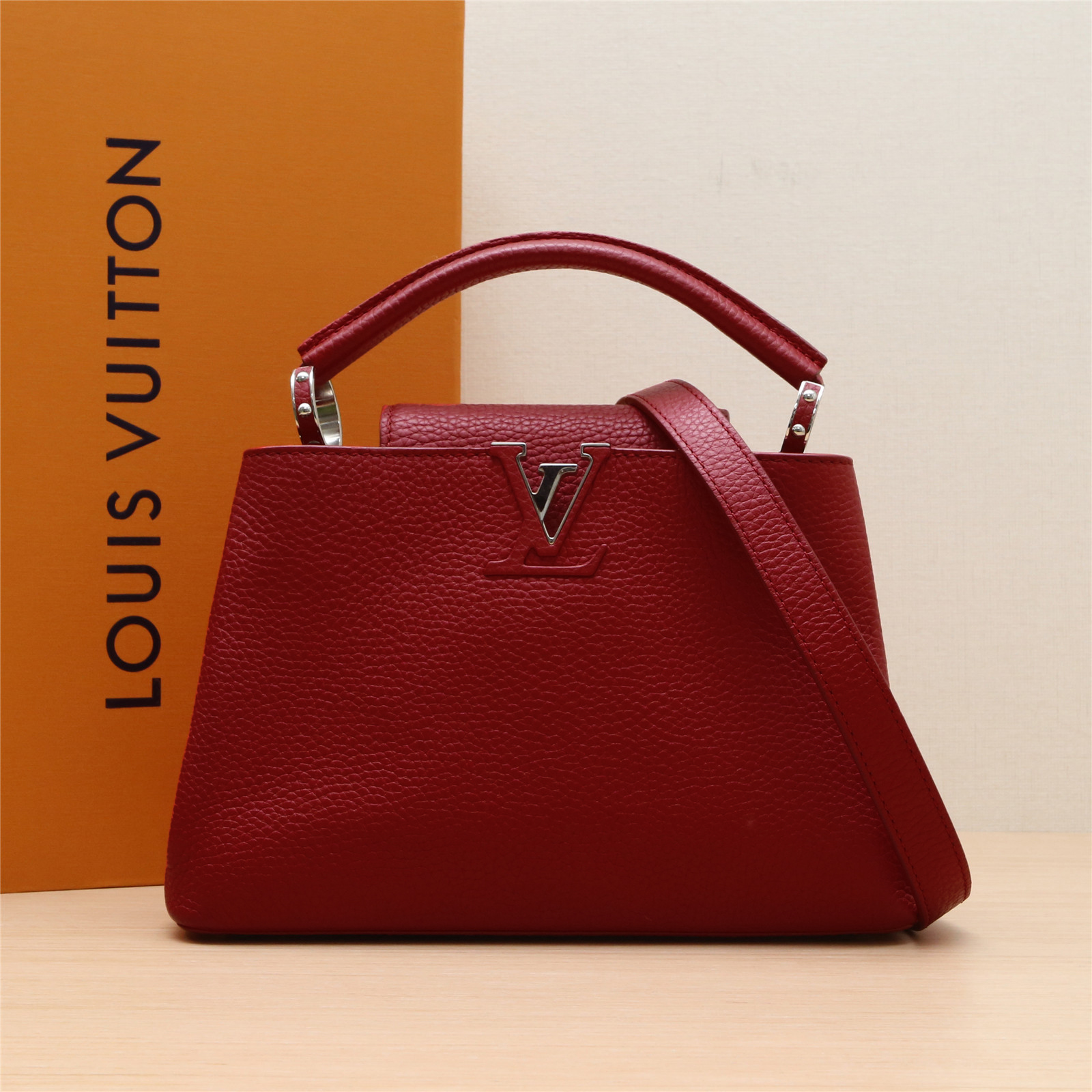 95新 LouisVuitton/路易威登 活动双双 CAPUCINES BB 手袋 红色