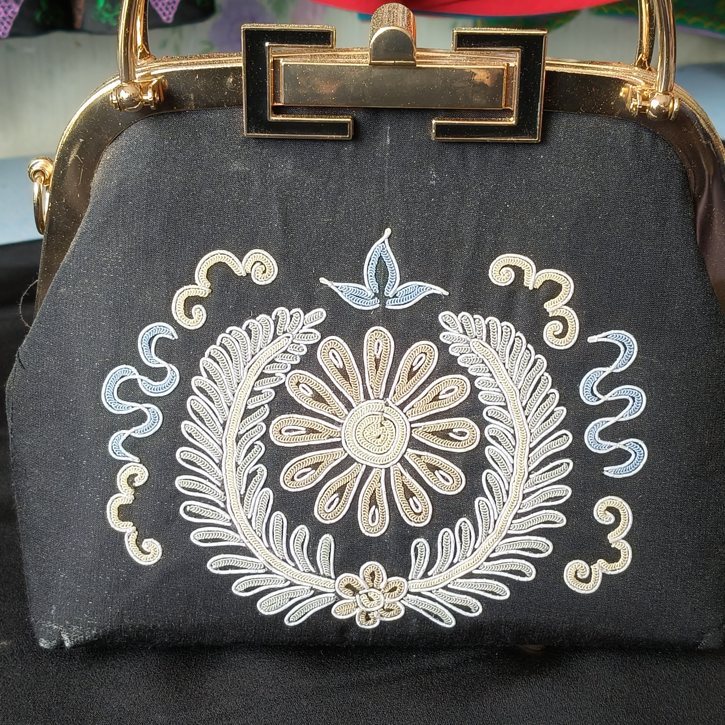 三都水族马尾绣手提包