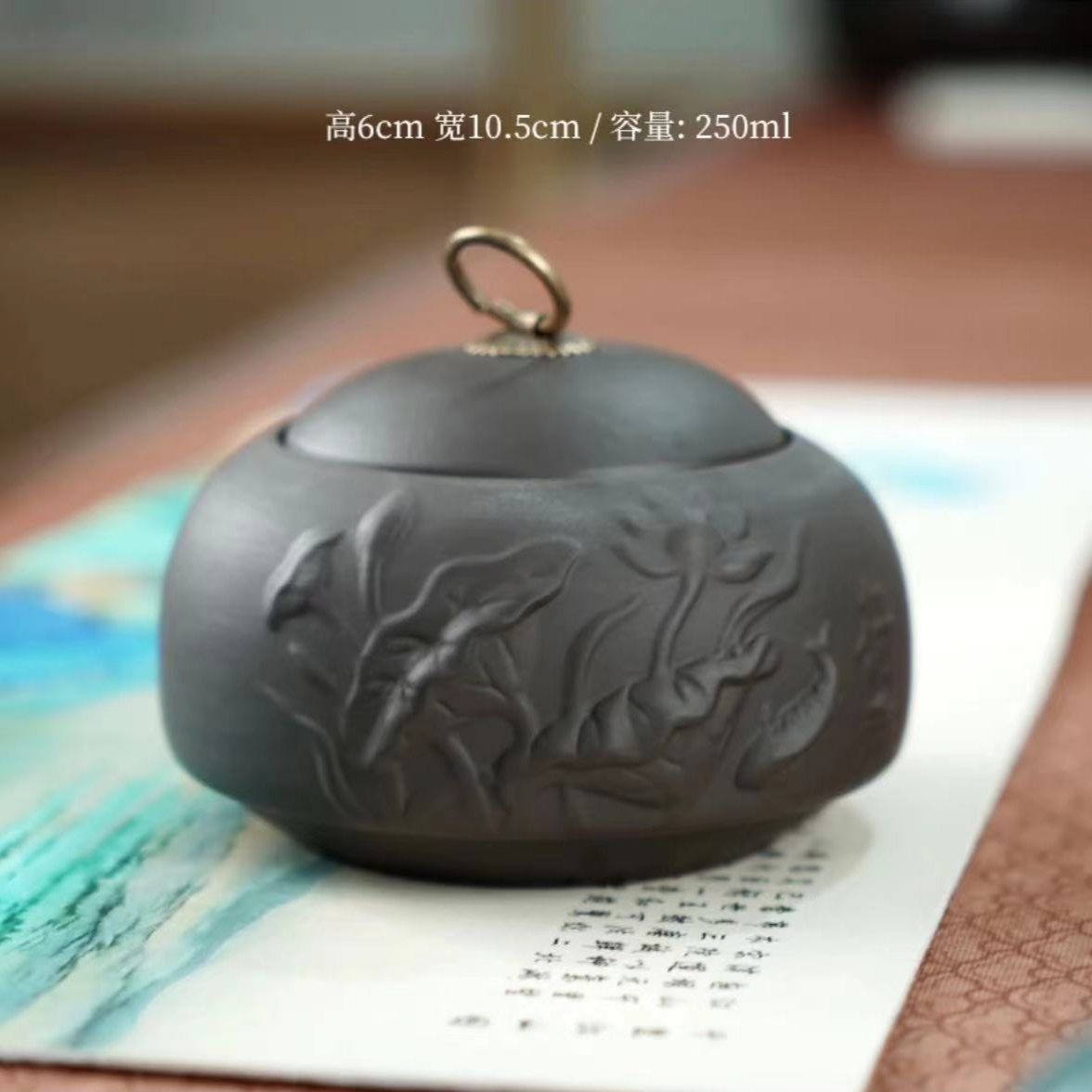 紫砂鱼戏莲叶茶叶罐