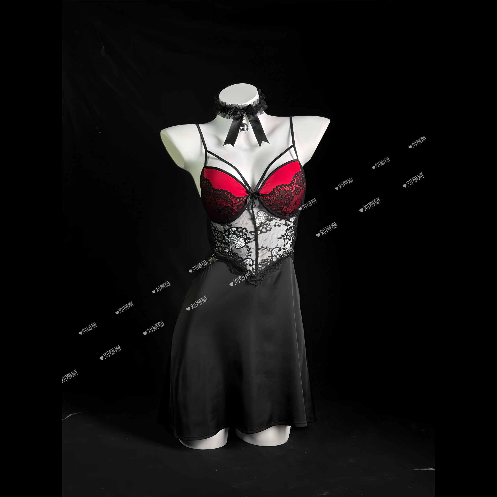 刘掰掰【魅惑佳丽】新款性感聚拢带胸垫镂空蕾丝拼接纯欲风半身裙