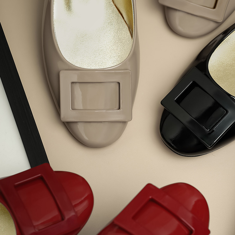 跑跑大码女鞋圆头浅口平底鞋气质单鞋2024新款粗跟平底方扣小红鞋