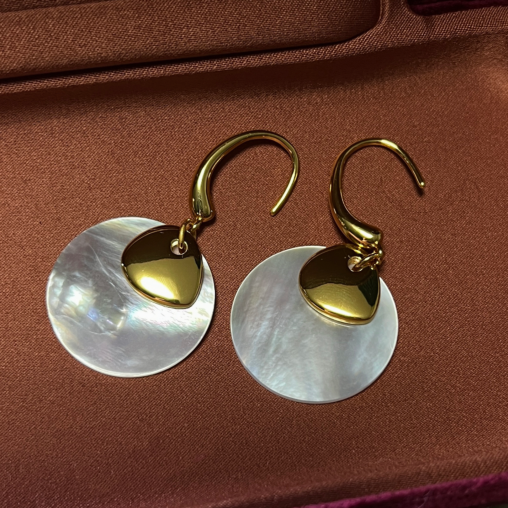 愿岛 铜合金珐琅耳饰 法式新中式国风大自然圆形白贝贝耳环EH1126