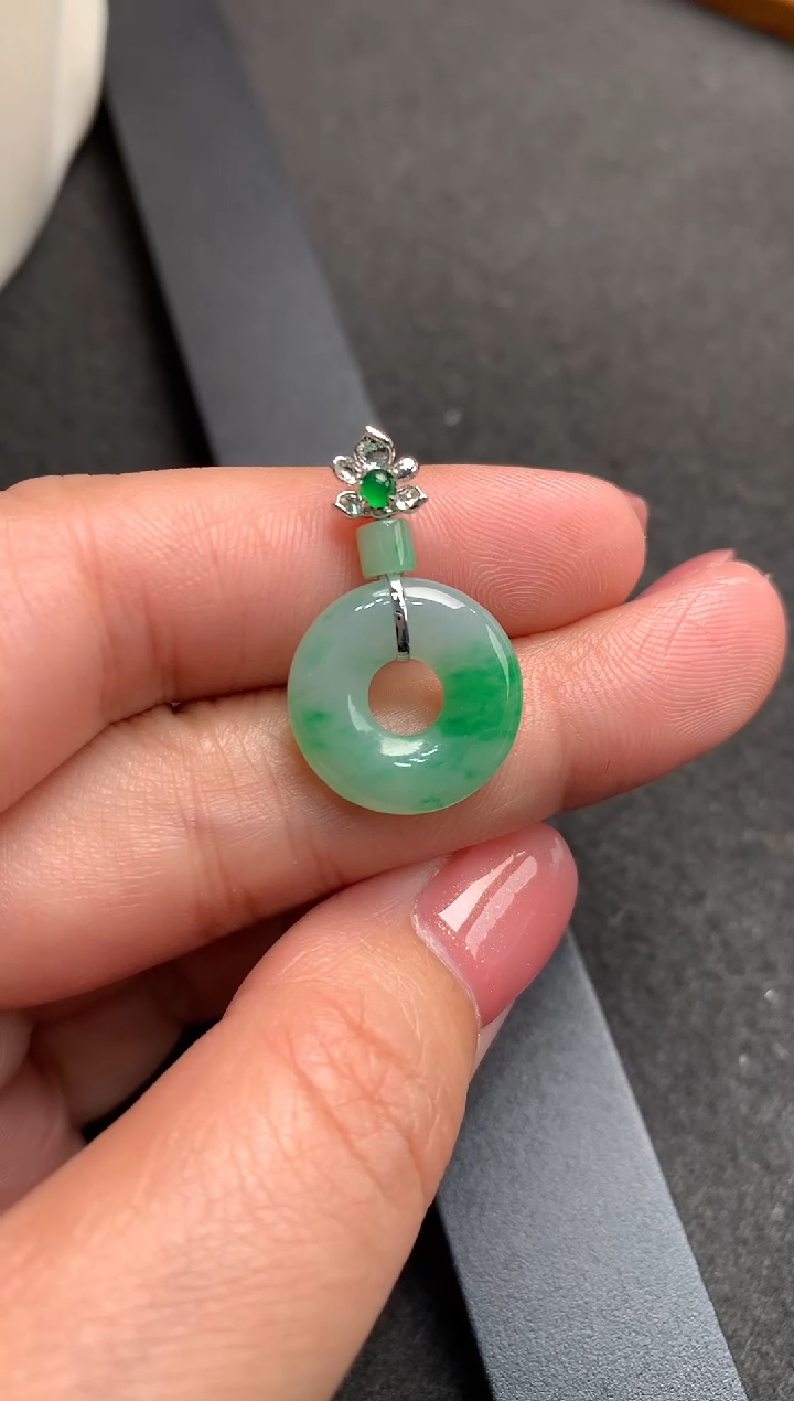 【闪购商品】翡翠颈饰18K金镶嵌W00