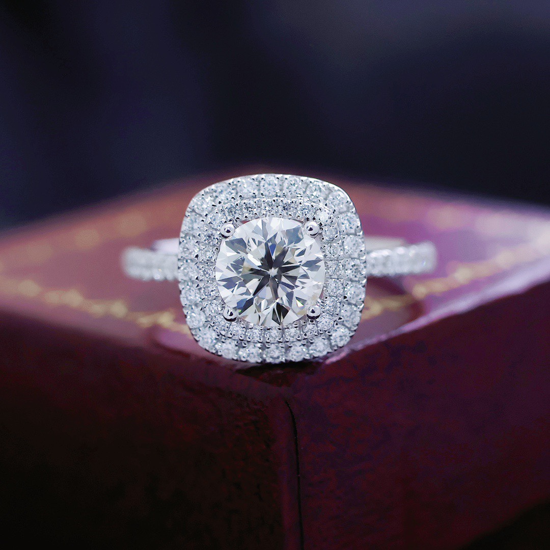 地球之魅1.10克拉天然钻石18K金女士戒指方糖款结婚必备（51368）