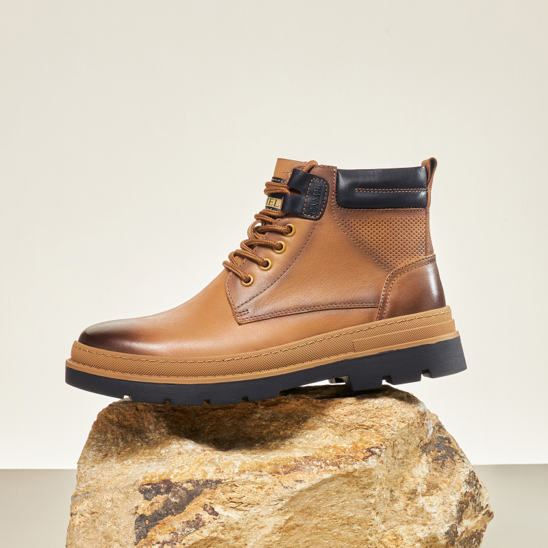 骆驼男鞋潮流复古休闲高帮靴真皮厚底耐磨工装靴男士GE12247047