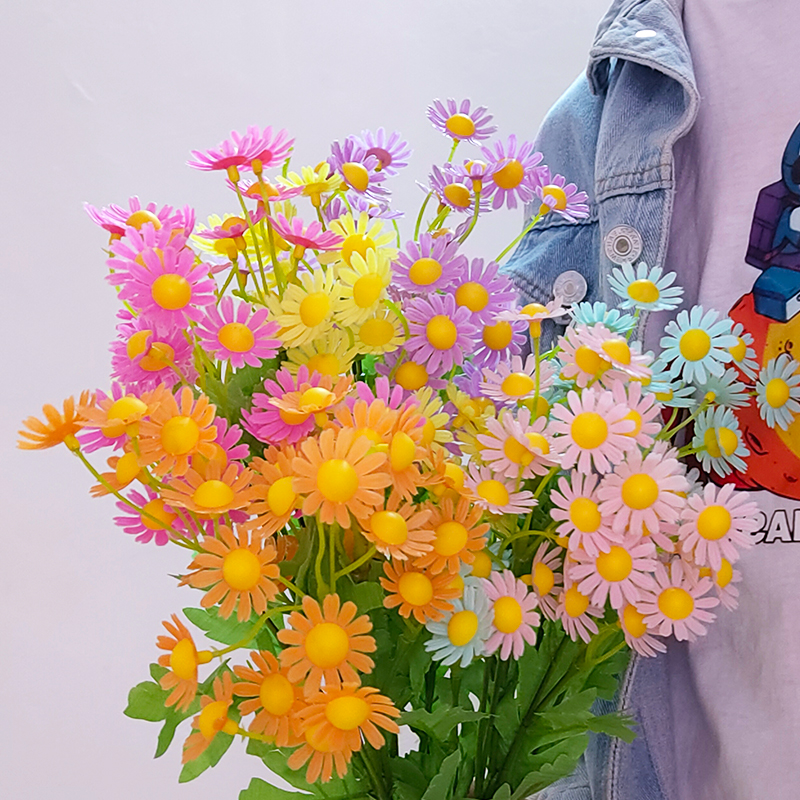 ins风洋甘菊手捧小雏菊花 假花仿真花束客厅装饰摆件塑料插花摆设