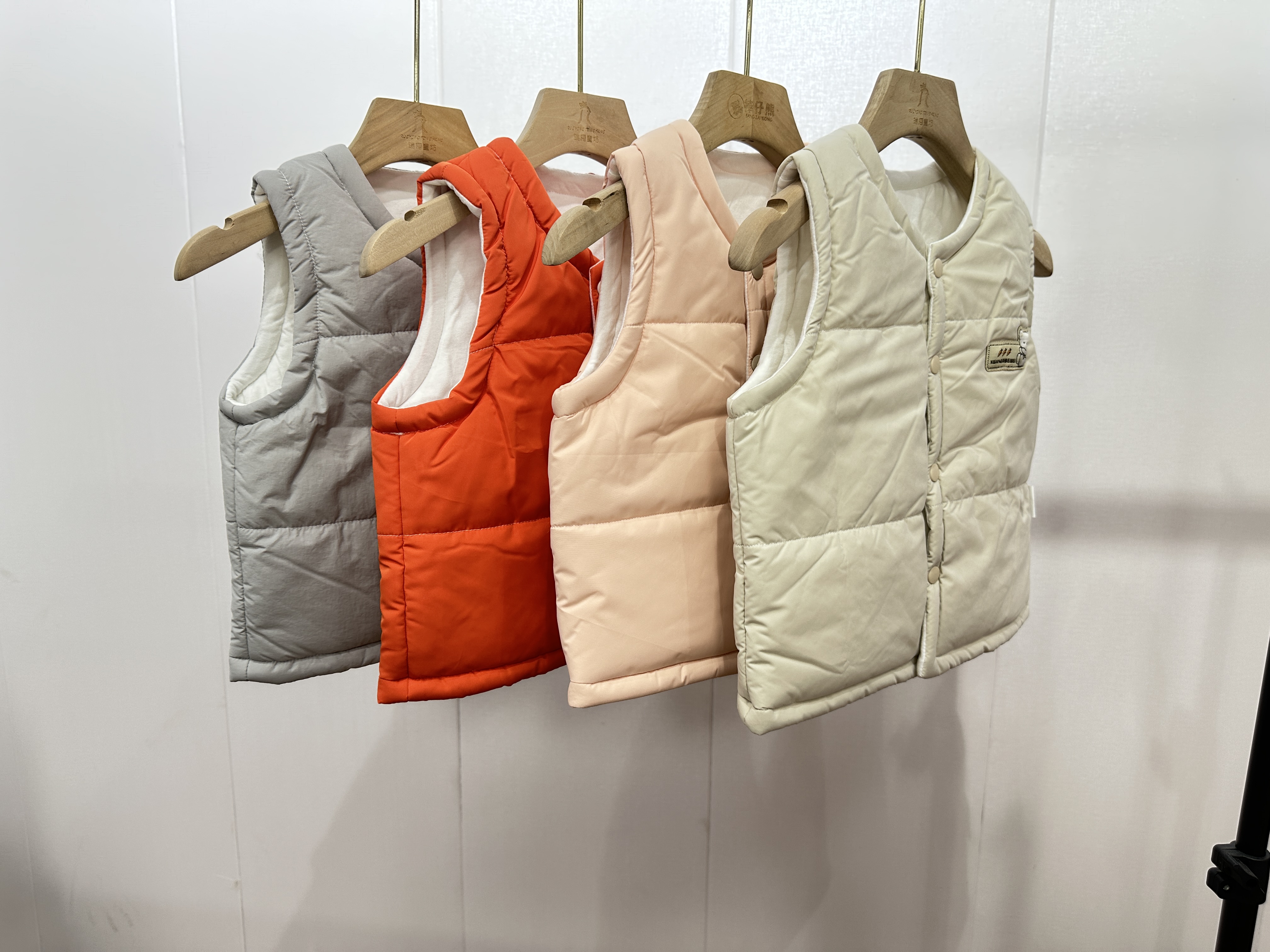 婴童夹棉马甲1件  颜色尺码随机