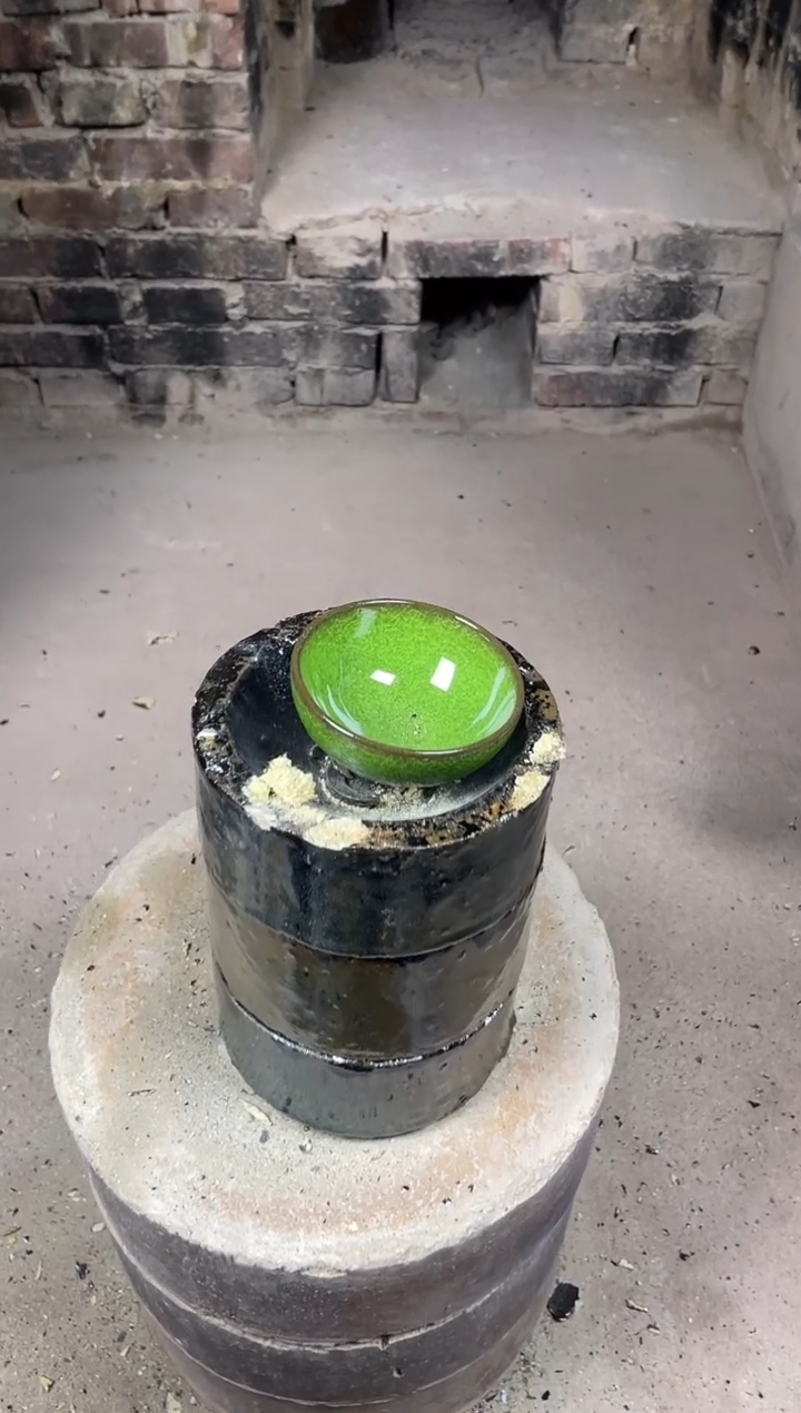 【闪购商品】瓷茶盏翡翠绿冰裂（带礼盒和证书）