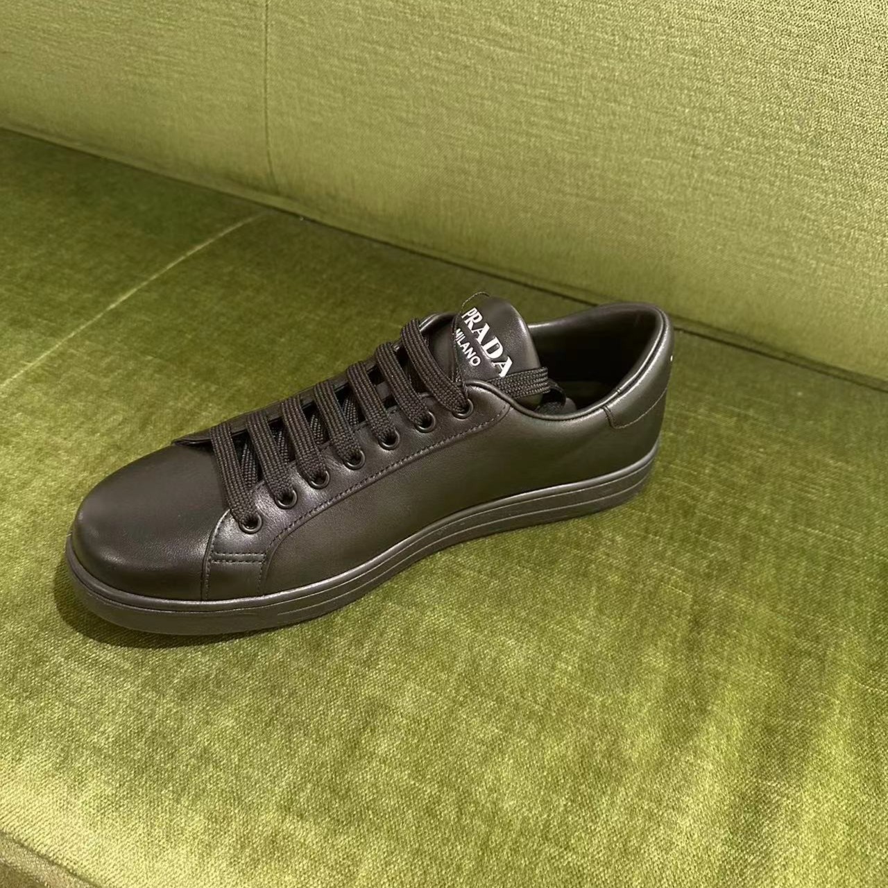 未使用 Prada/普拉达 男款时尚百搭休闲板鞋