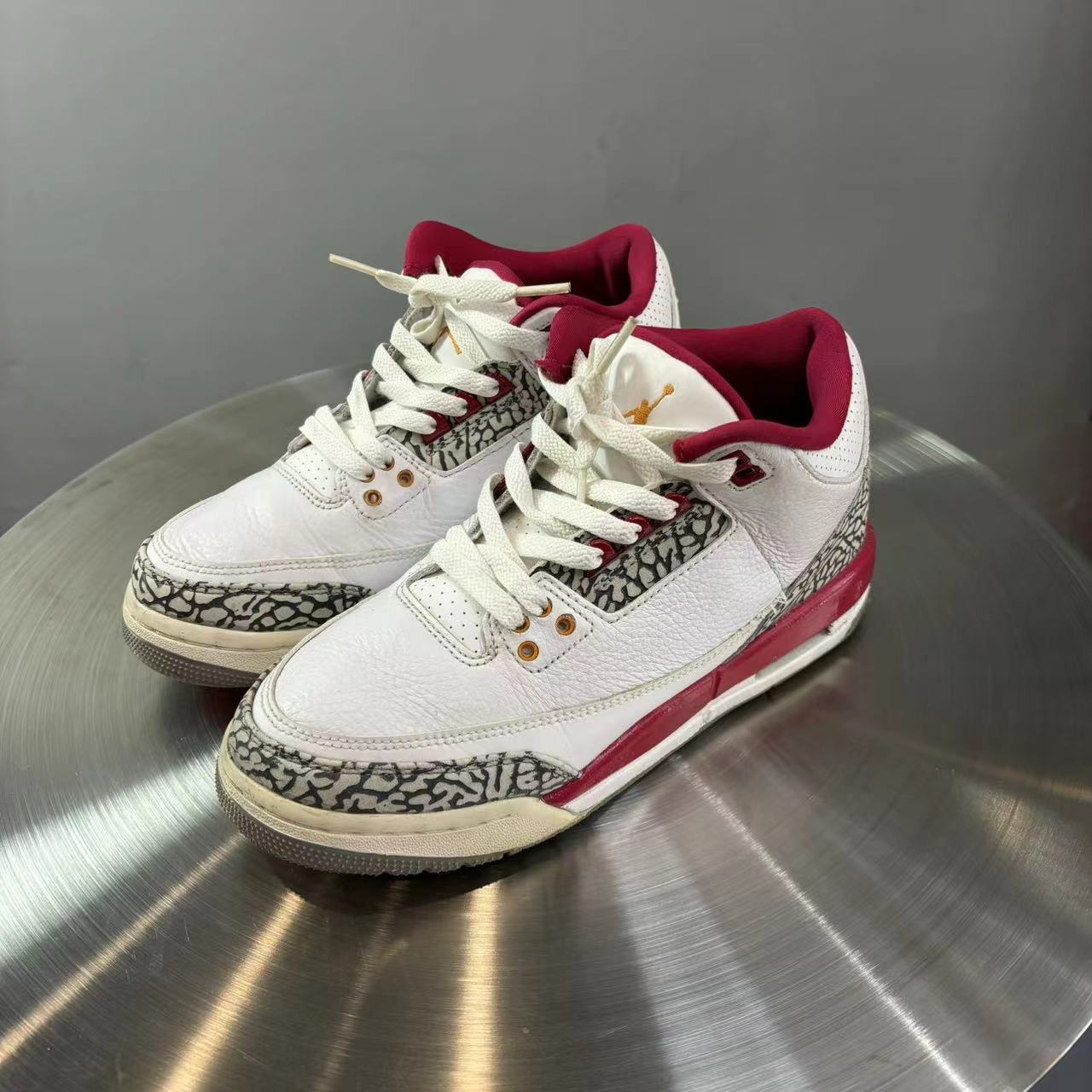 39码 AJ3红雀 白红球鞋 非原盒 9新 市场价1500 后跟爆漆
