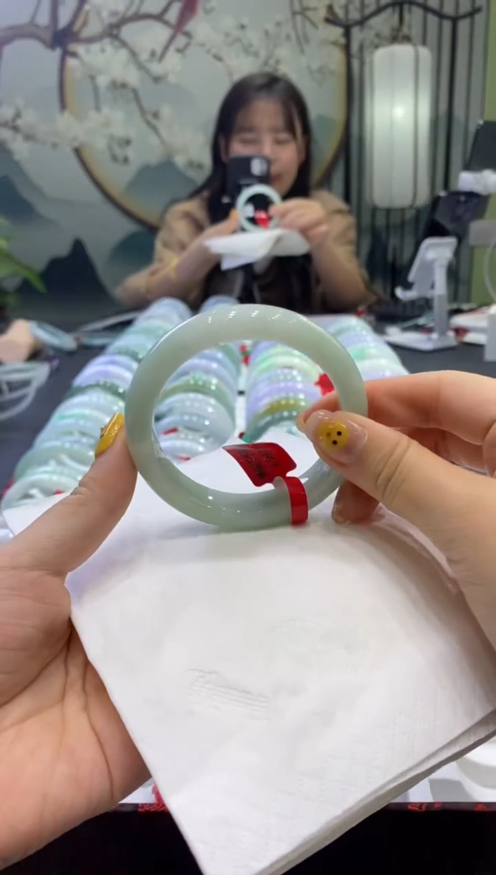 【闪购商品】翡翠手镯未镶嵌多人0001079