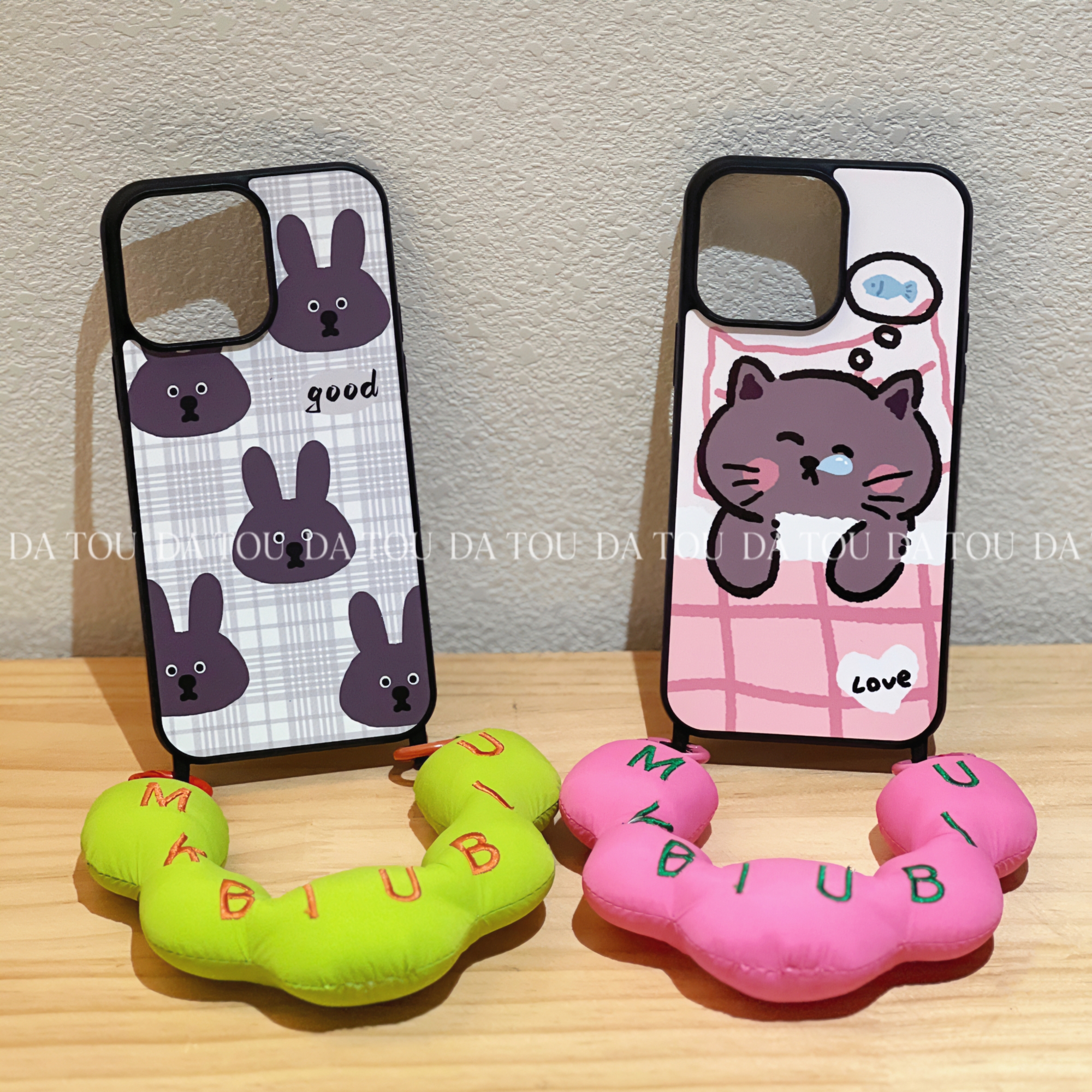 新款小众卡通磨砂睡觉小猫带手环iPhone15promax防摔苹果手机壳14