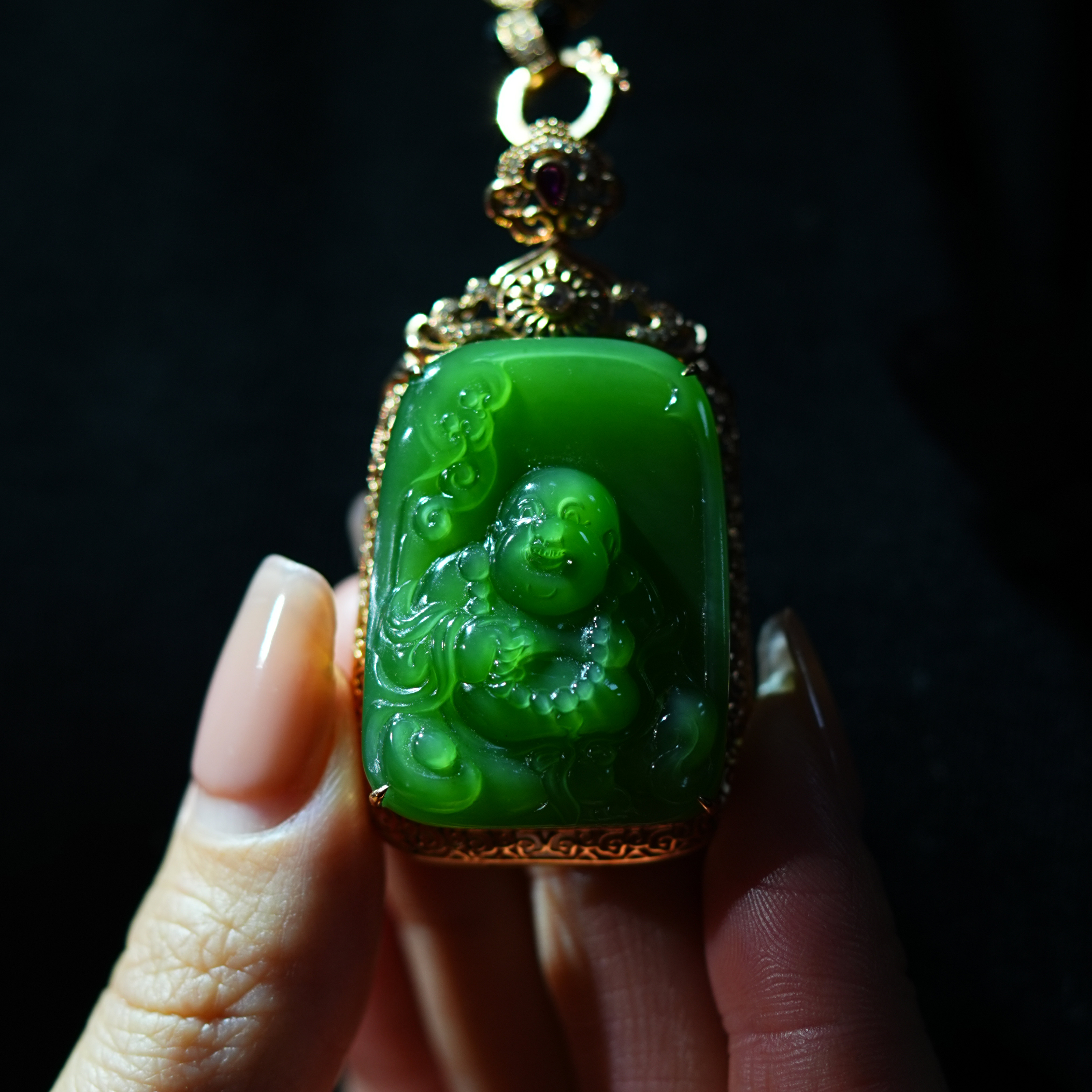 【小浩珠宝】和田玉碧玉老俄料冰阳绿逍遥佛镶金18K吊坠精美百搭