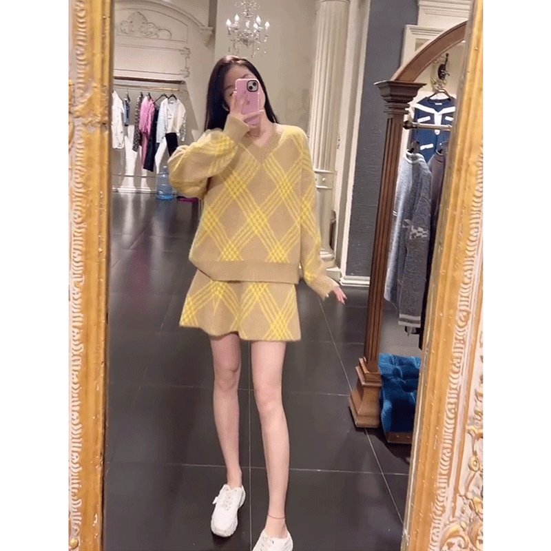 2023秋冬韩剧女主穿搭小香风绝美奶fufu黄色毛衣半身裙两件套装女