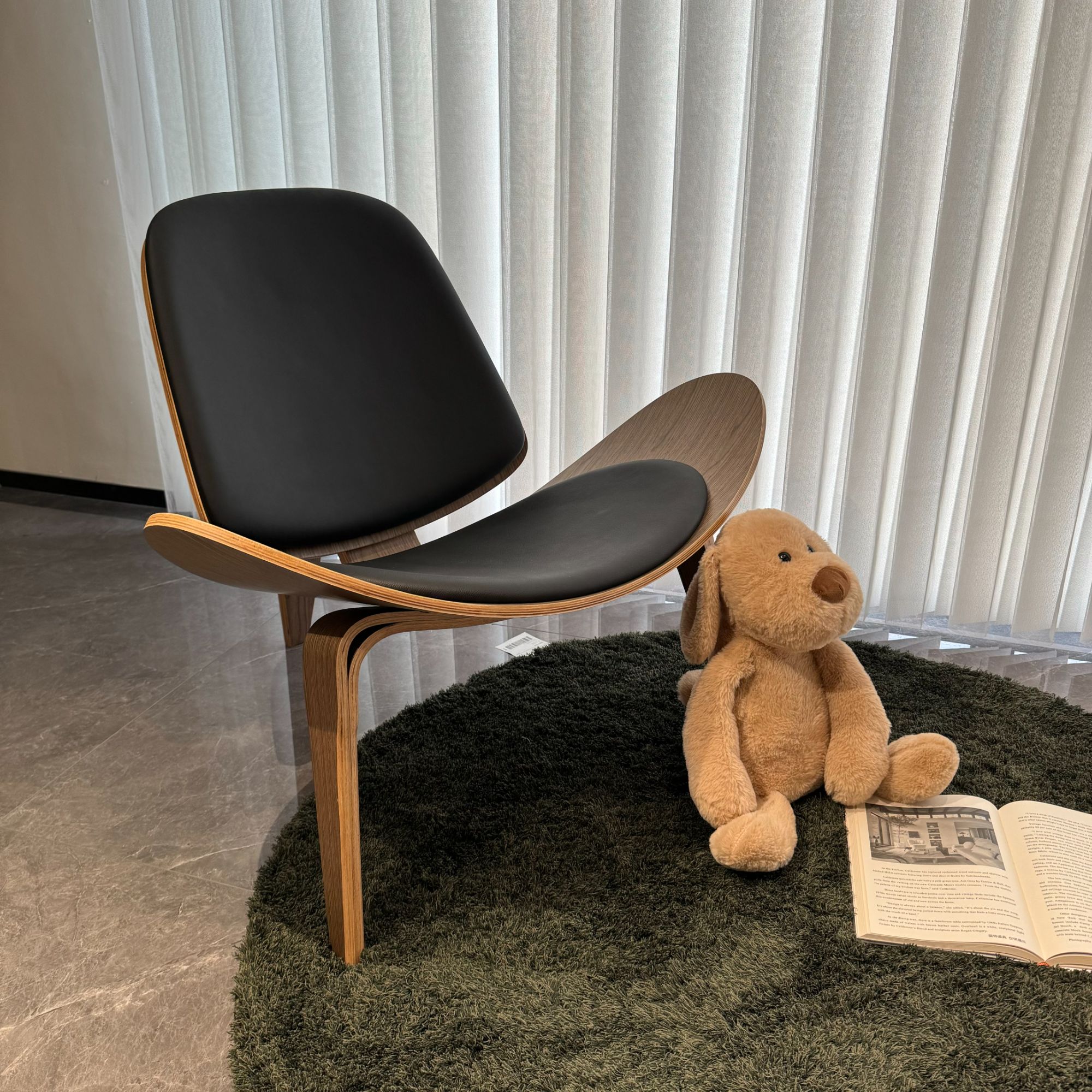 北欧艺术舒适实木轻奢创意现代简约设计师单人沙发微笑飞机贝壳椅