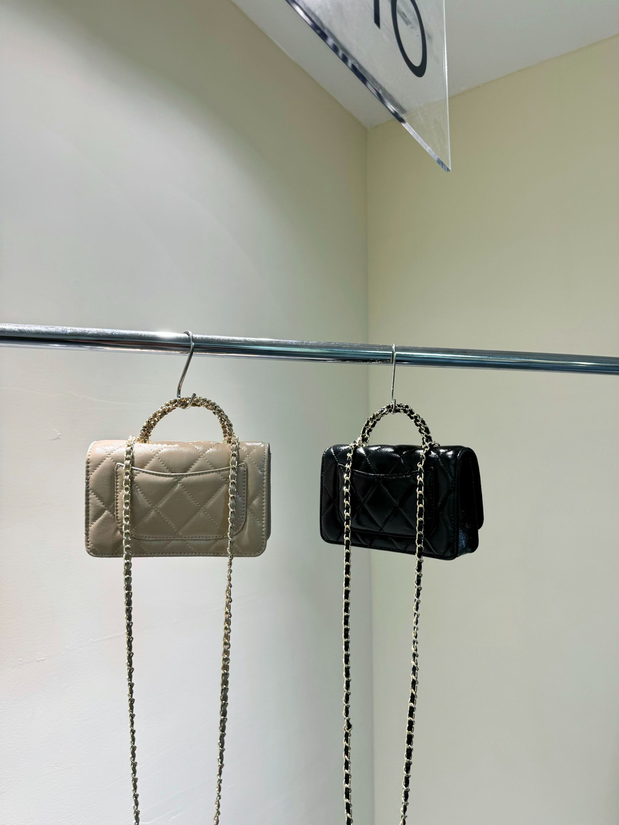 KEK【黑金24bwoc】高级时尚手柄斜挎包（无公仔挂件）