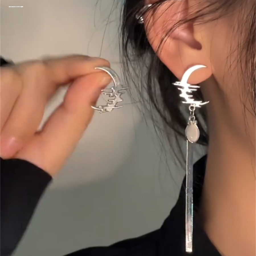 网红不对称月亮耳钉小众显白精致设计时尚潮简约气质个性女轻奢