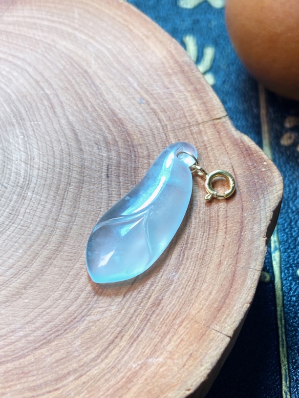 高冰玉兰花吊坠缅甸翡翠A货18K金镶嵌时尚大方