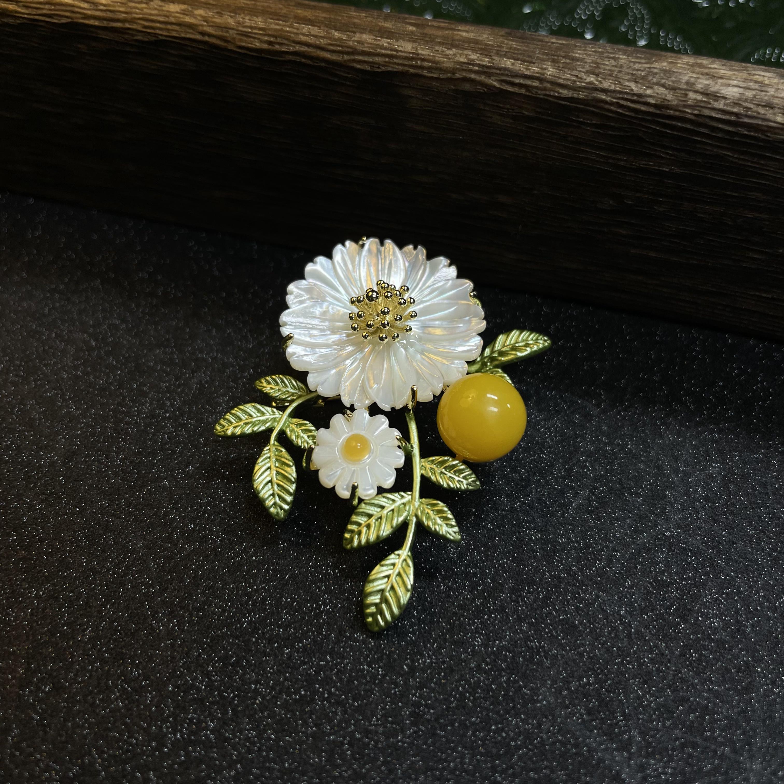 2790贝母雏菊胸针