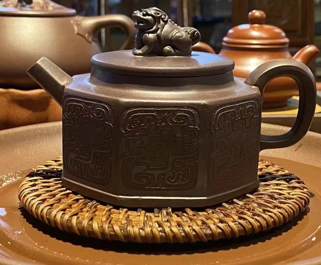 宜兴紫砂壶顾丽英老师全手工八方祥瑞紫茄泥功夫茶壶