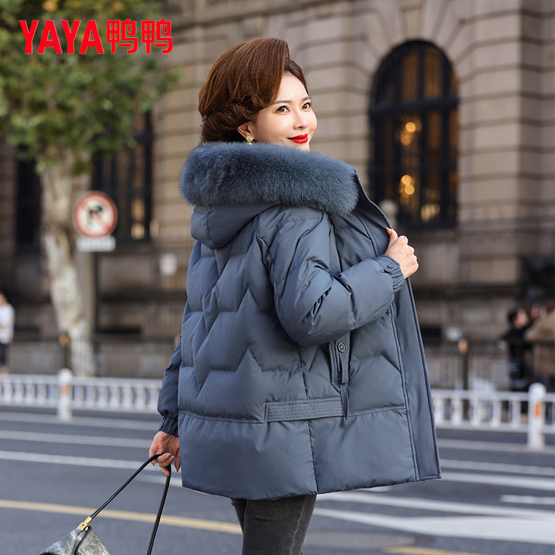 YAYA/鸭鸭品牌中老年羽绒服狐狸毛连帽加厚冬季新款妈妈装羽绒服