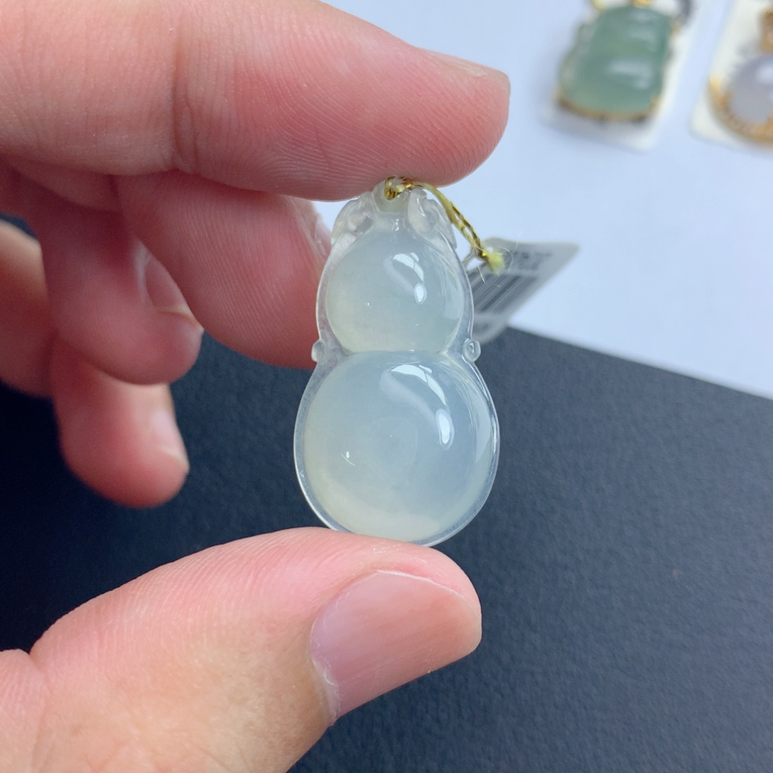 翡翠颈饰未镶嵌葫芦