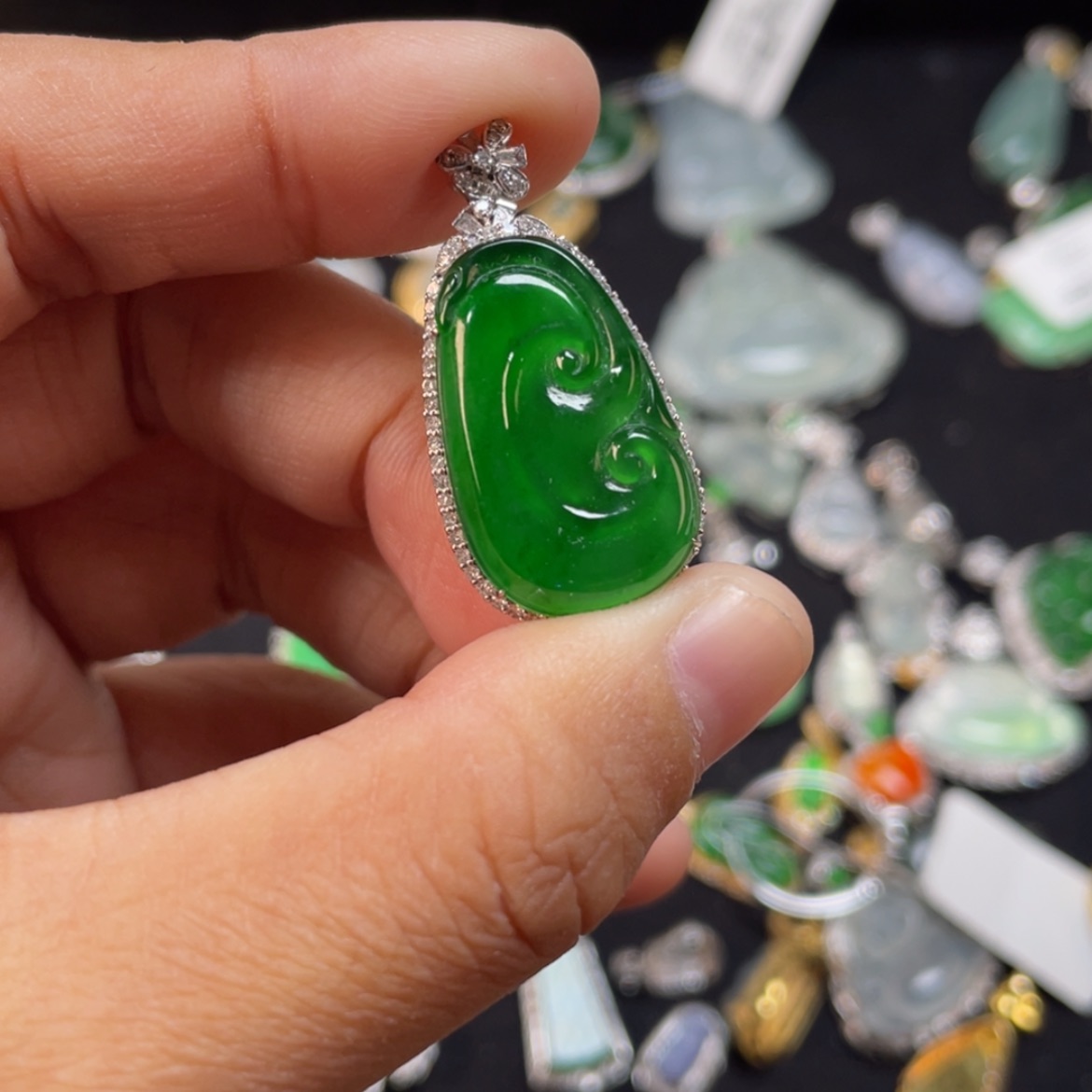 【闪购商品】翡翠颈饰18K金镶嵌宝*