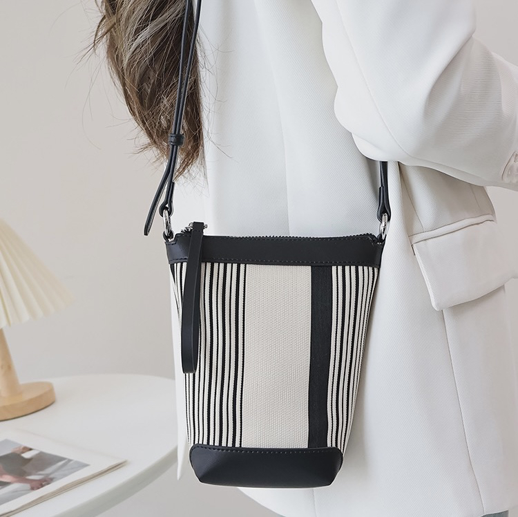 链接二  （代）春夏飞织布小众小水桶包