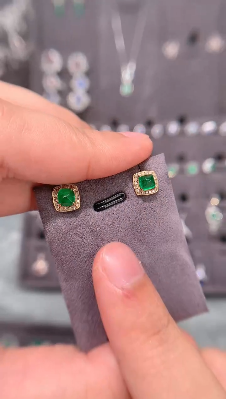 【闪购商品】祖母绿耳钉18K金镶嵌1ct