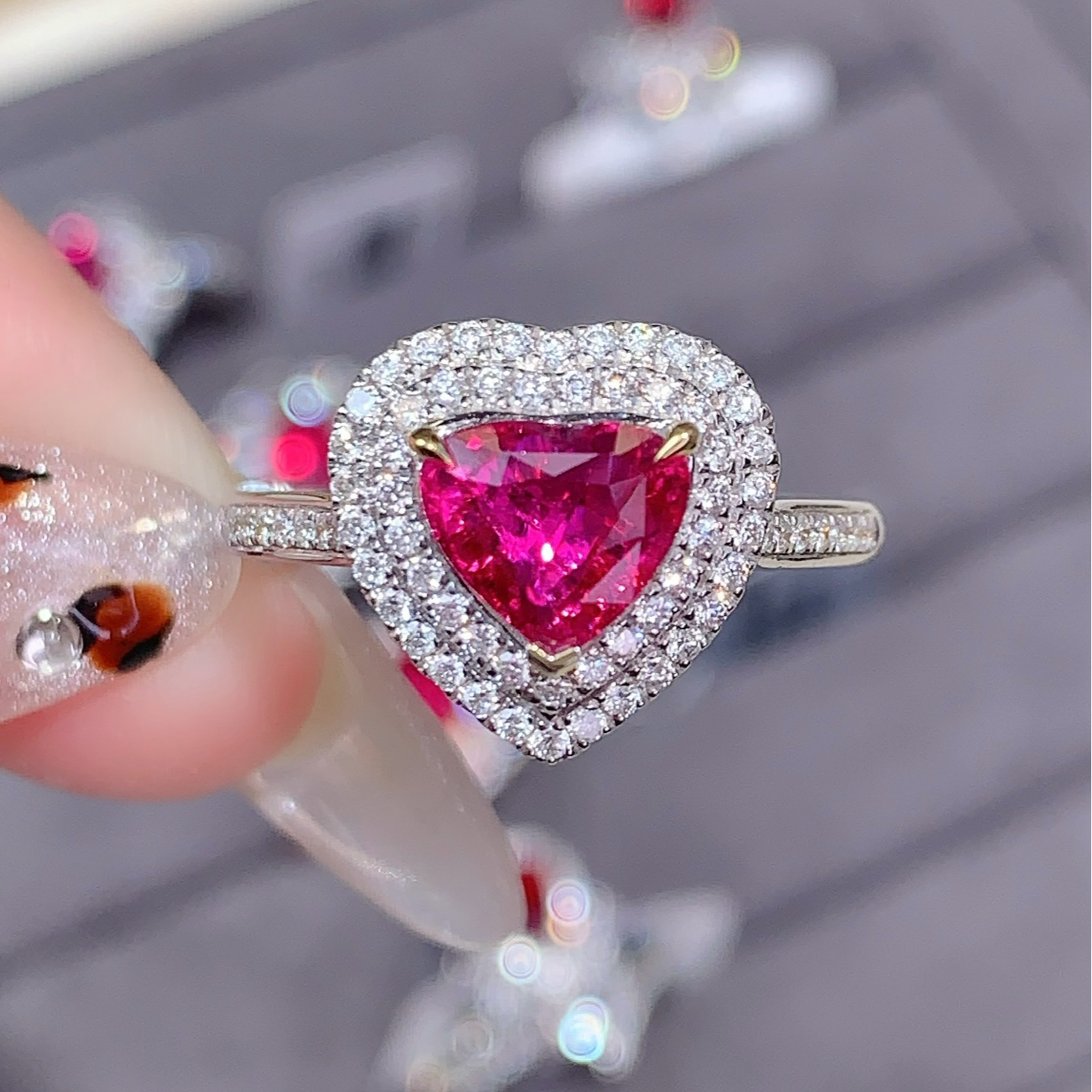 18k金无烧红宝戒指 CGRL证书 鸽血红