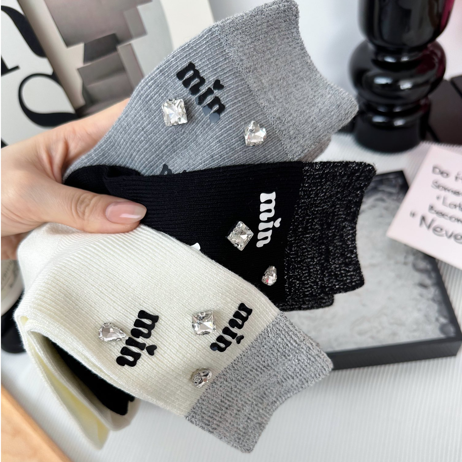 JX高端饰品袜手缝水钻女袜高级硅胶字母爱心女款装饰袜子女
