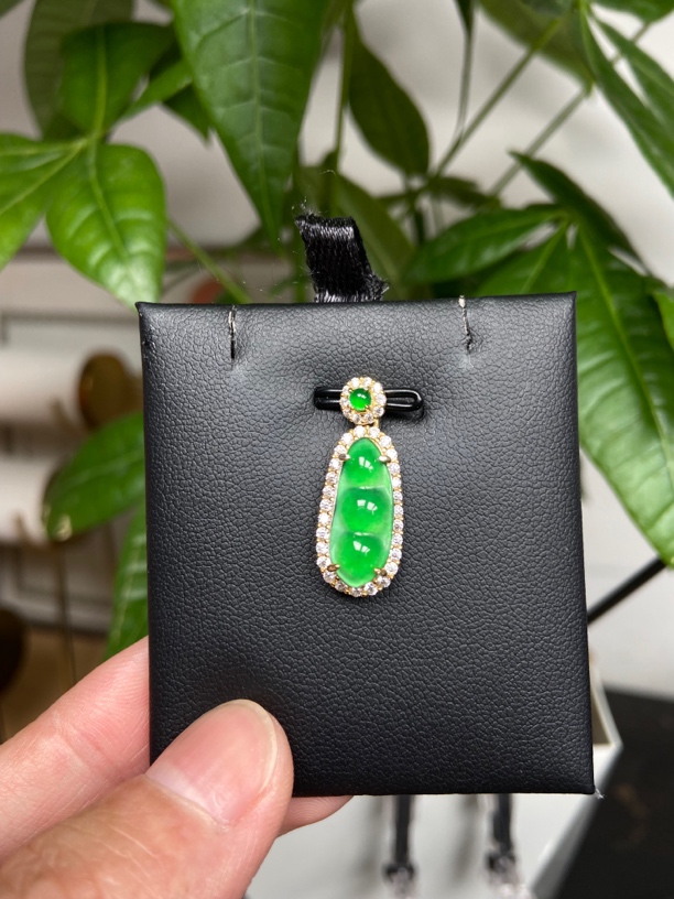 S925银镶嵌天然A货翡翠吊坠
