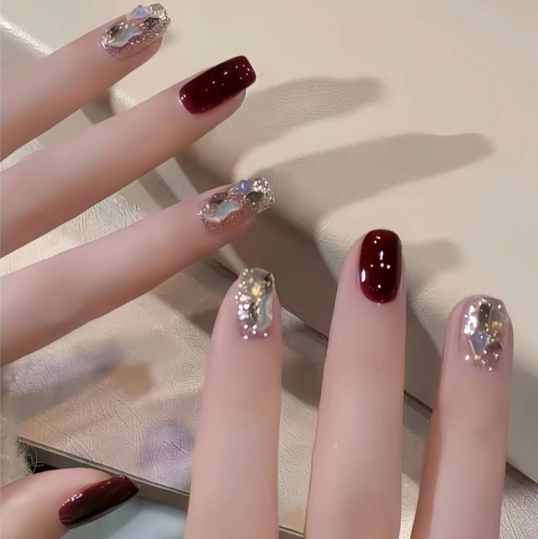 酒红色手工穿戴美甲款式2025新款高级感秋冬美甲穿戴甲片短款甲片