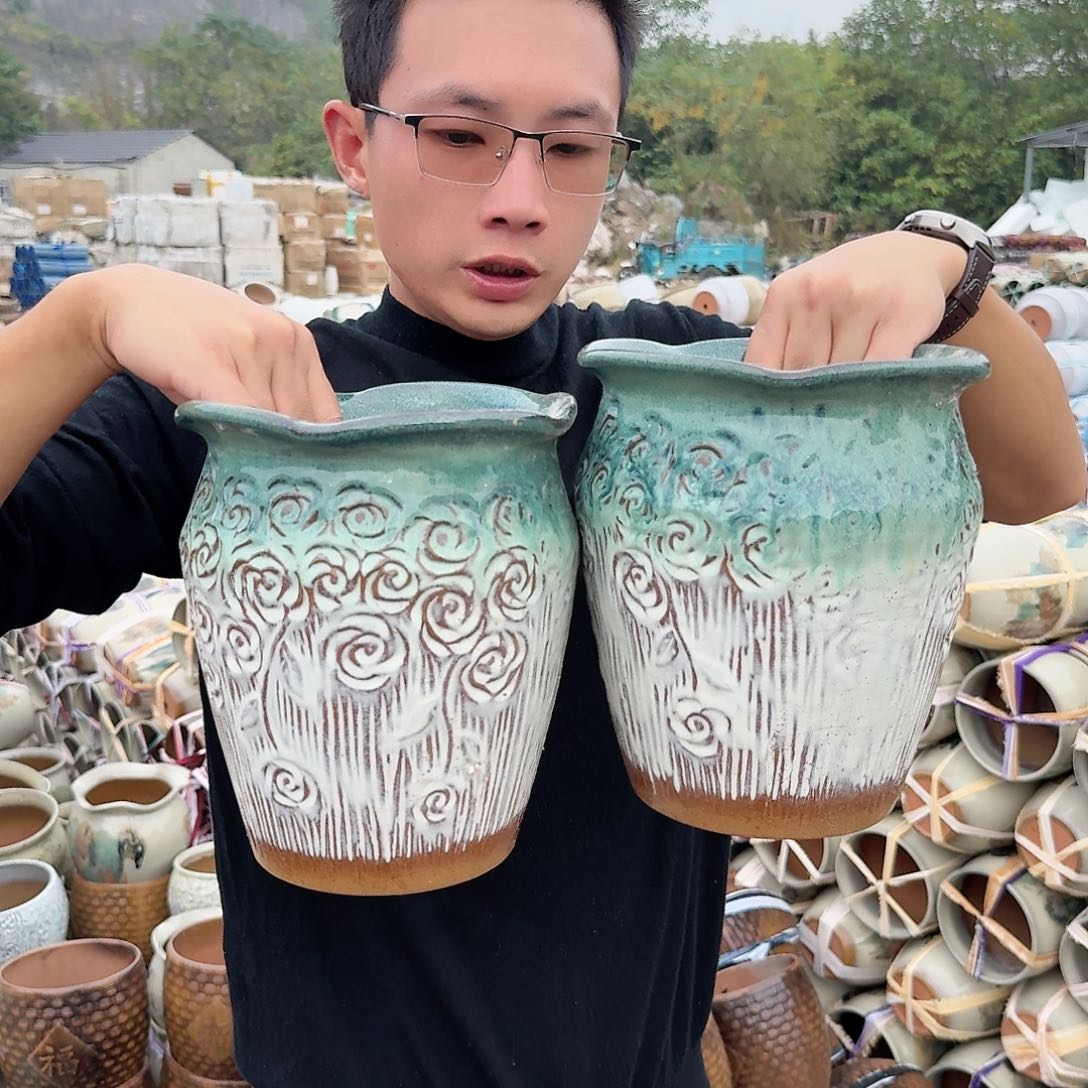 紫砂花盆口18高22（两个玫瑰花绿