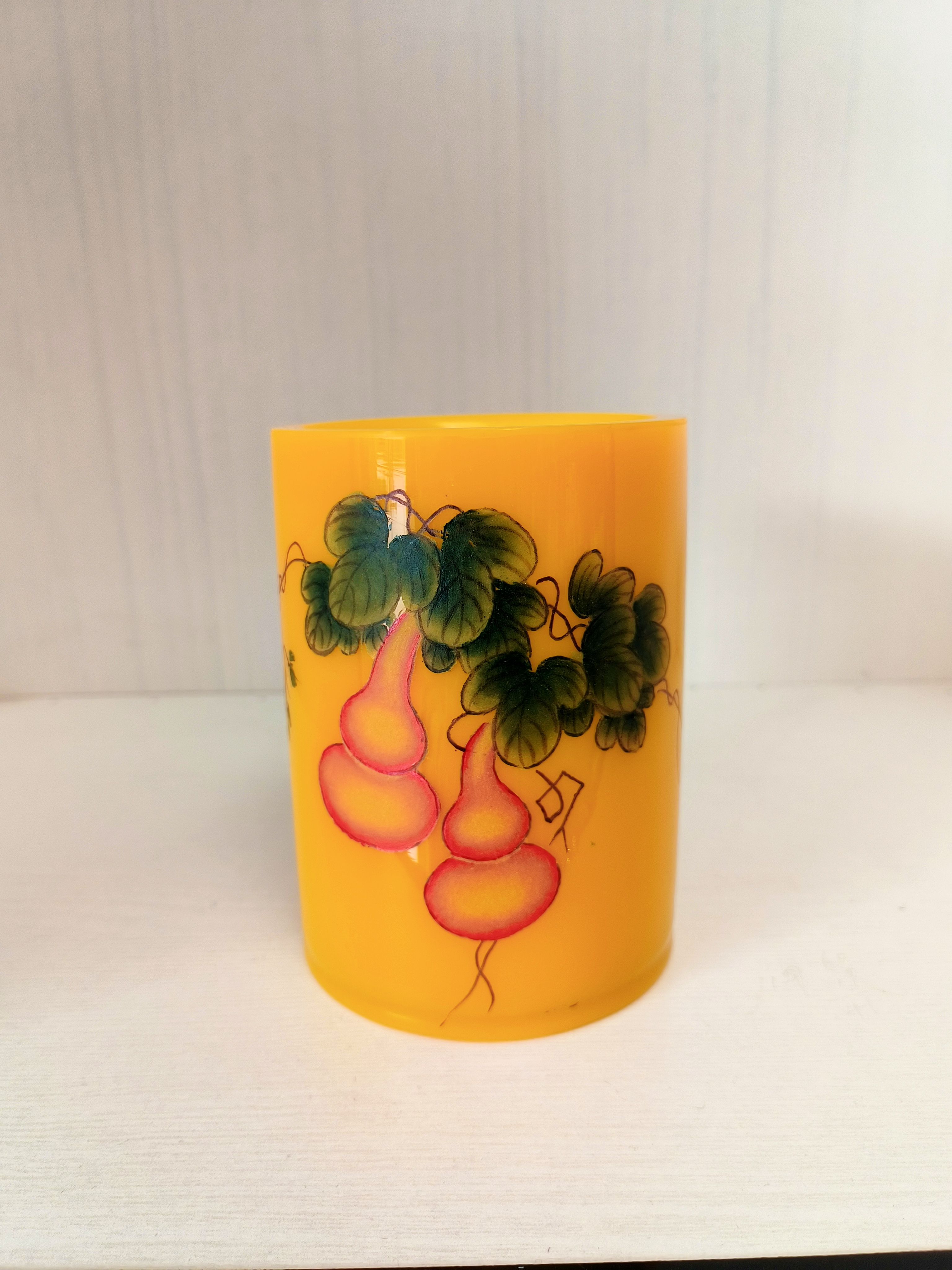 琉璃鸡油黄高档笔筒