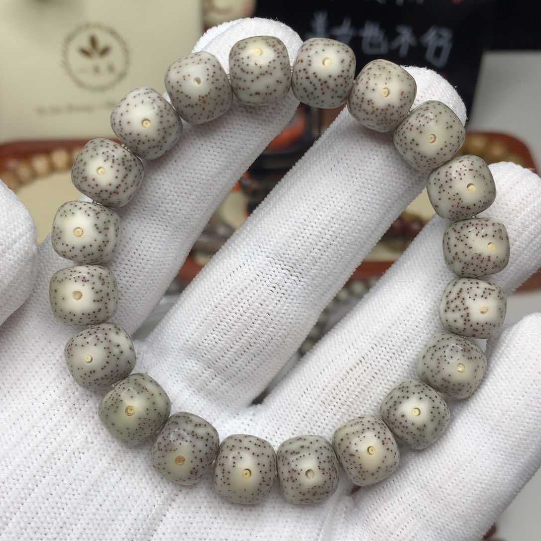 星月菩提吊坠11*10 瓷白灰