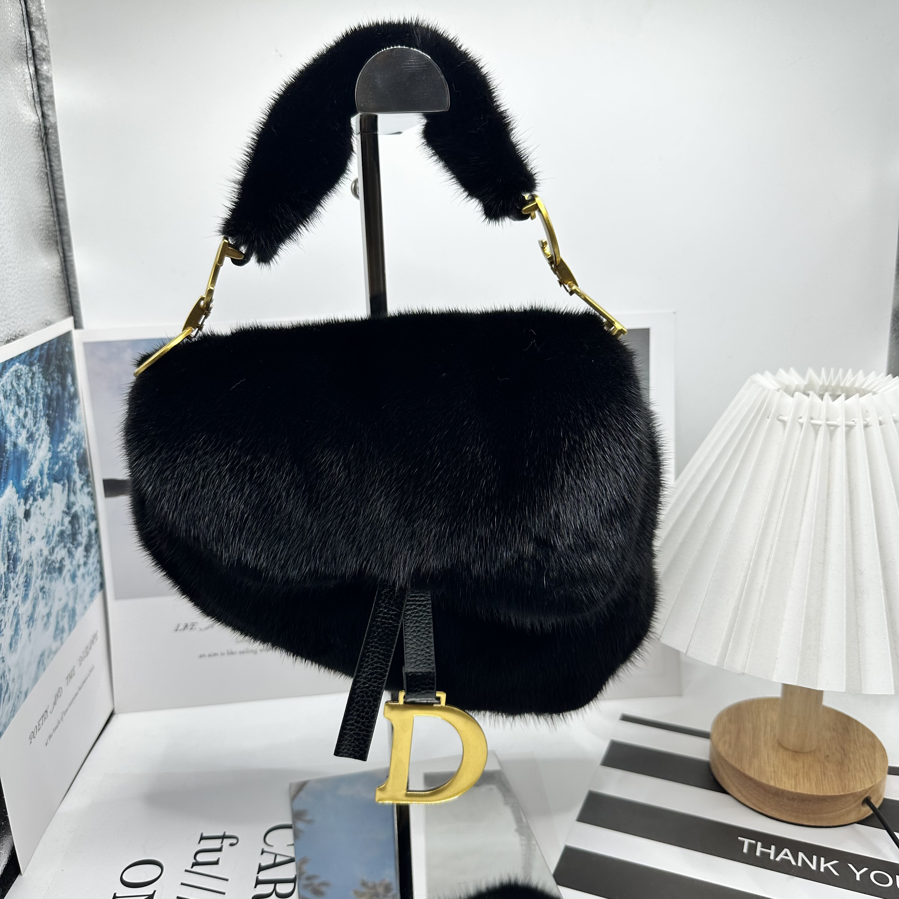 女式时尚款可单肩可斜挎毛绒包包轻奢