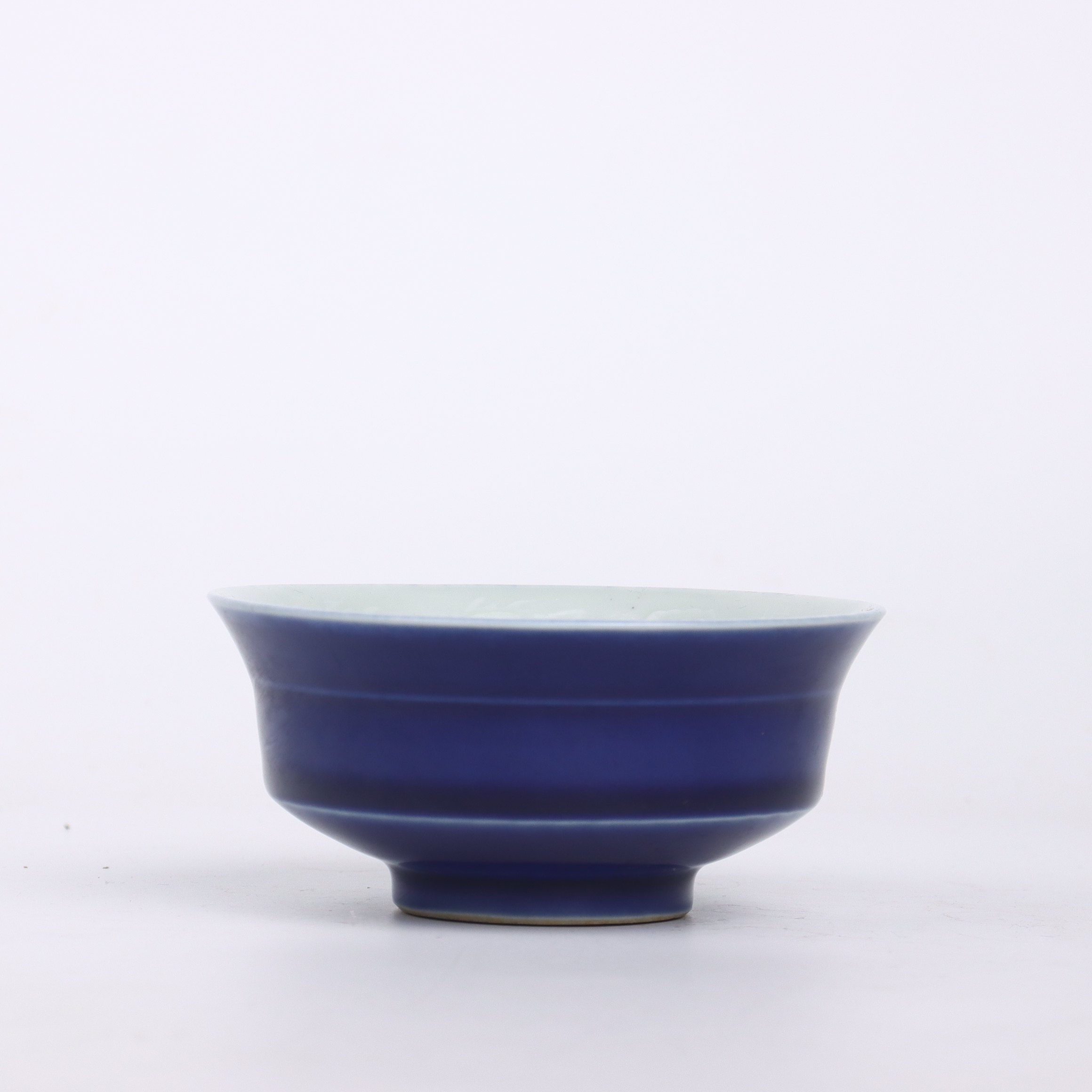 【清】霁蓝釉折腰暗刻龙纹洗（直径11.5cm） 657