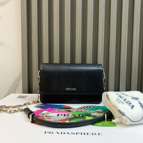 妃鱼/普拉达/95新/箱包/市场价999999/231228QR0014