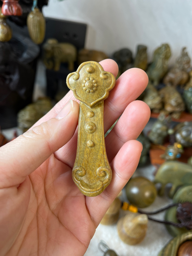 精挑进口木材阿根廷绿檀小如意手把件原木精品无漆摆件