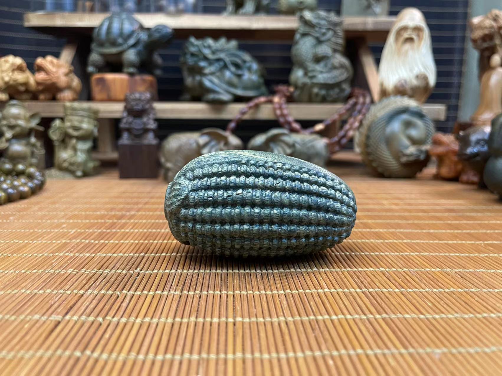 天然绿檀玉米木雕手把件摆件复古文玩小摆件