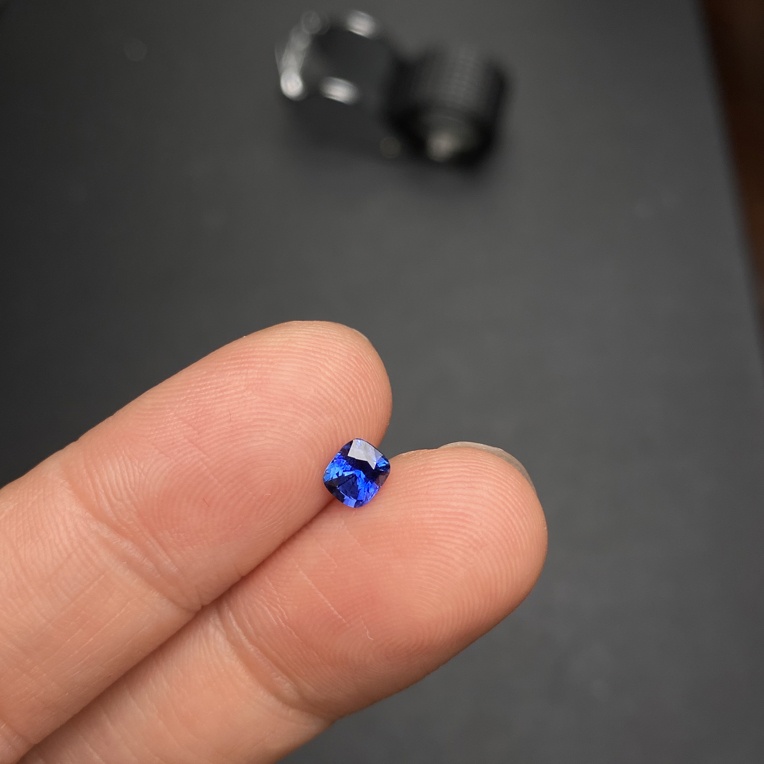 蓝宝石皇家蓝裸石明亮皇家蓝