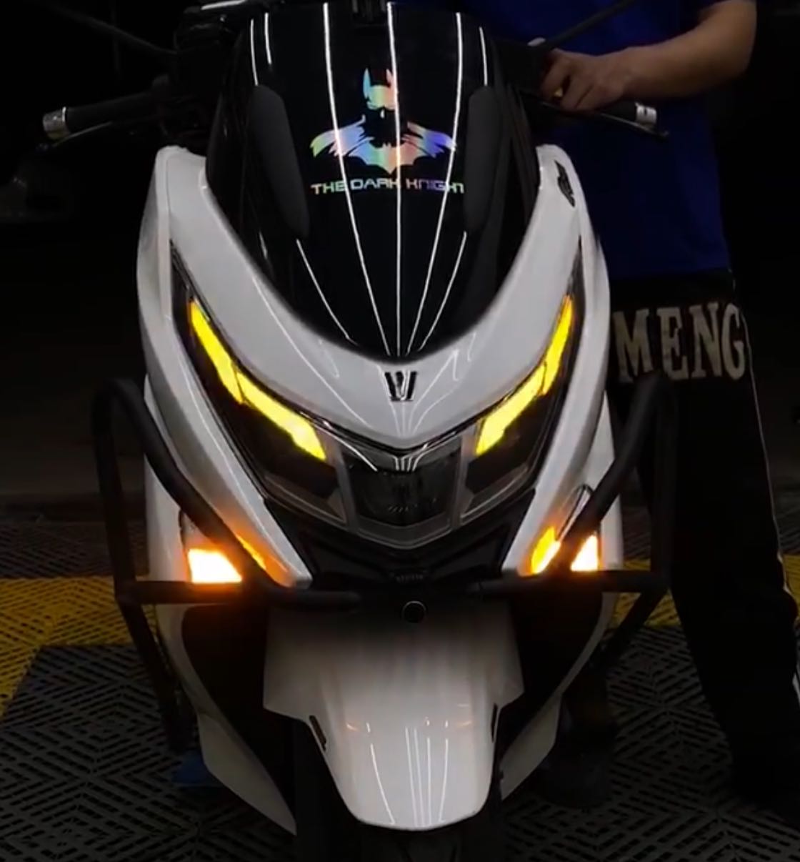 豪爵uhr150本田PCX160专车专用双色动态流水示宽灯