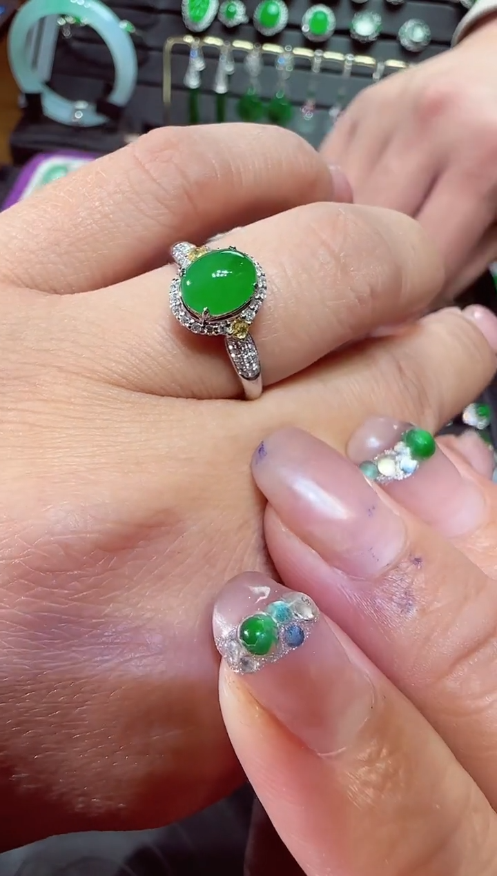 【闪购商品】翡翠戒指18K金镶嵌蛋面