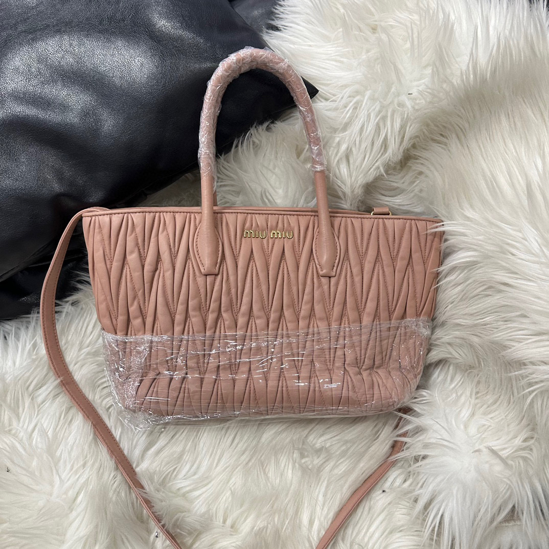 95新 MIU MIU/缪缪 miumiu粉色褶皱手提包1403