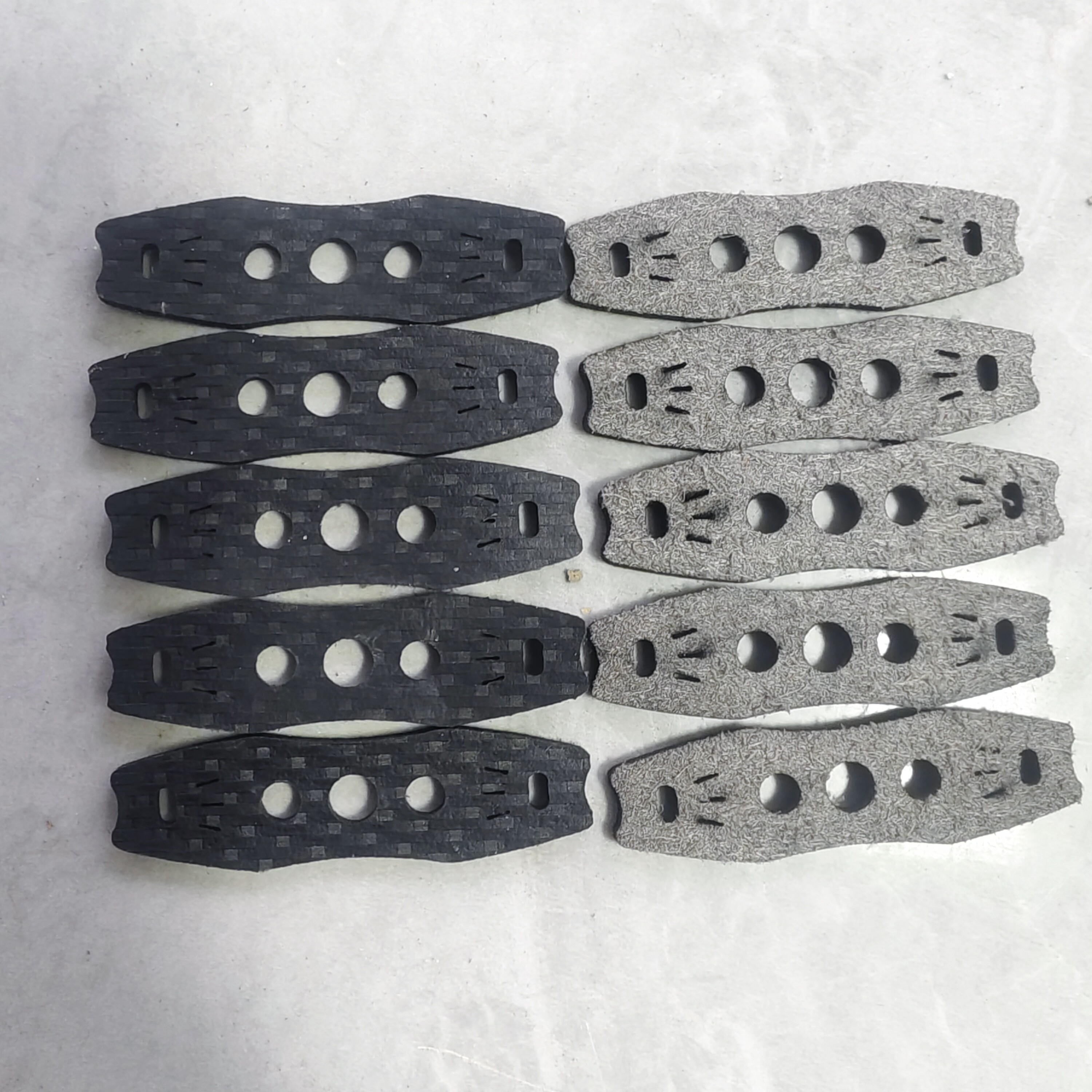 三孔定位速射弹弓消音皮兜进口超纤扁皮兜耐用型软硬适中带不磨手