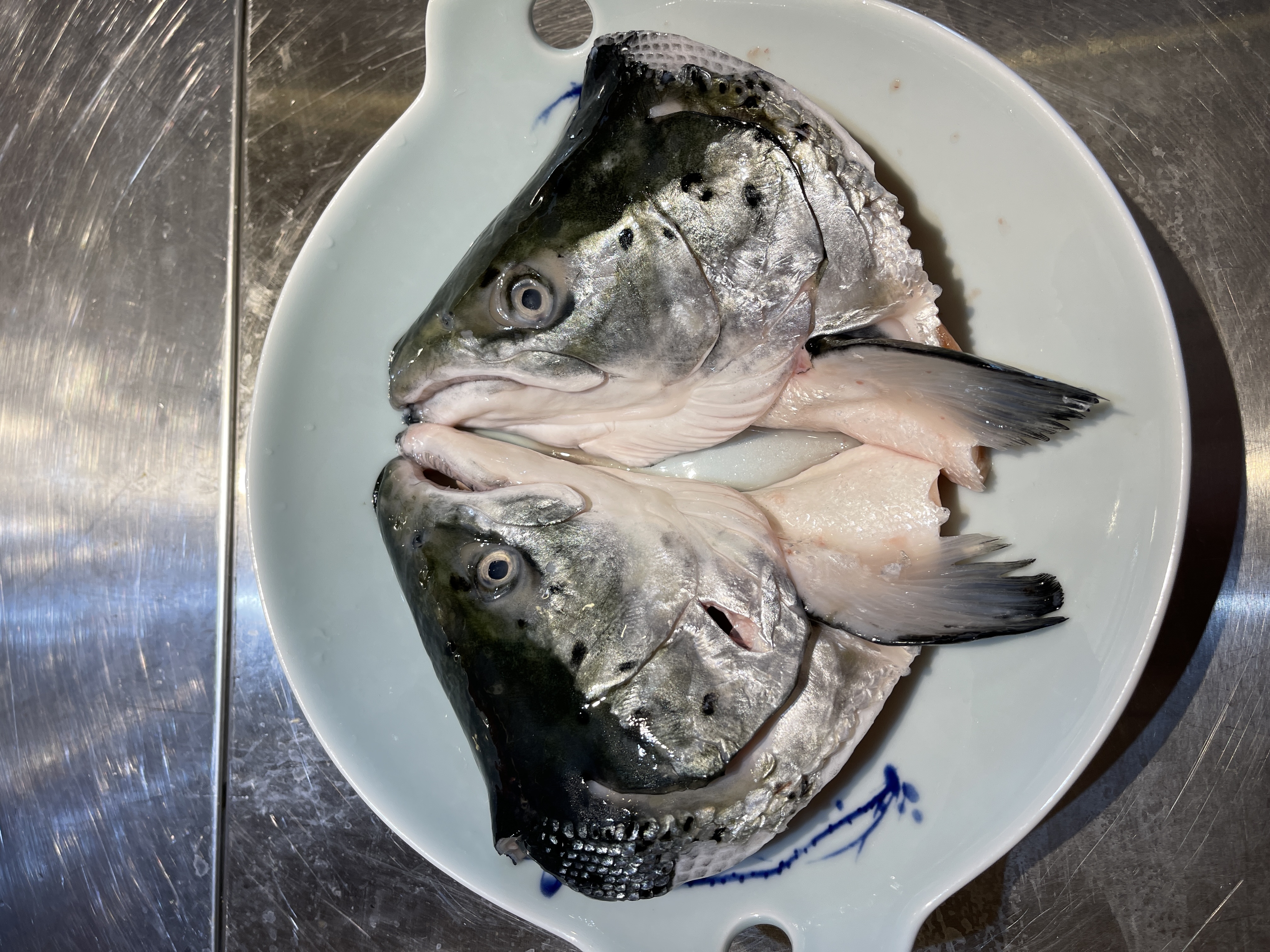 买一送一  冰鲜三文鱼头  共二斤左右 日式食用新鲜
